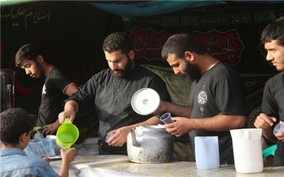 موکب شاهرود روزانه 24 هزار پرس غذا بین زائران اربعین توزیع می کند