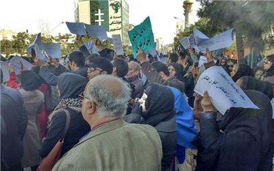 جمعی از سهامداران پدیده شاندیز مقابل وزارت کشور تجمع کردند