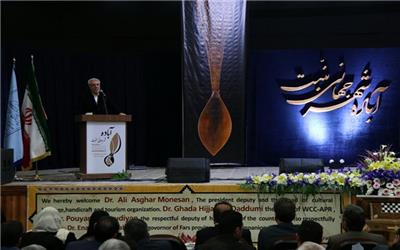 معاون رئیس جمهوری: صادرات صنایع دستی تقویت می‌شود